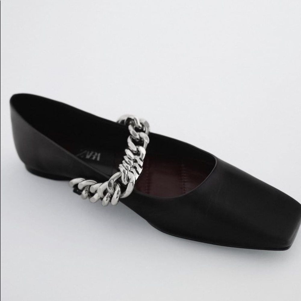 Leather Shoes With Chain Detail by Zara
